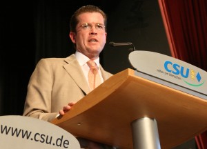 Steht in der Kritik: Bundeswirtschaftsminister zu Guttenberg (Foto: Alexander Hauk / pixelio.de)