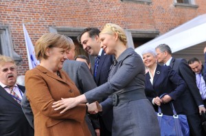 Angela Merkel und Julia Timoschenko beim EPP Summit im März 2011